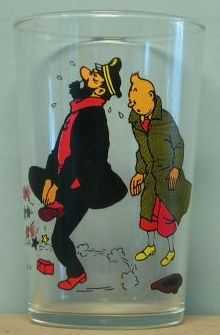 T-sd-04a (imper de Tintin et chapeau ne sont pas tram�s)